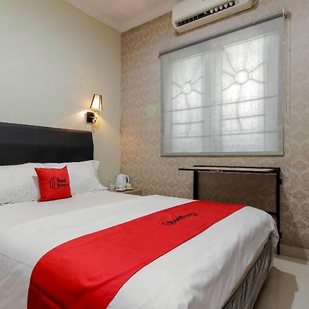 Reddoorz Plus Near Lippo Cikarang Mall Bekasi Exterior photo